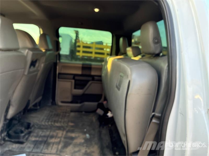 Ford F-150 XL 4x2 Crew Cab Pickup Muut autot