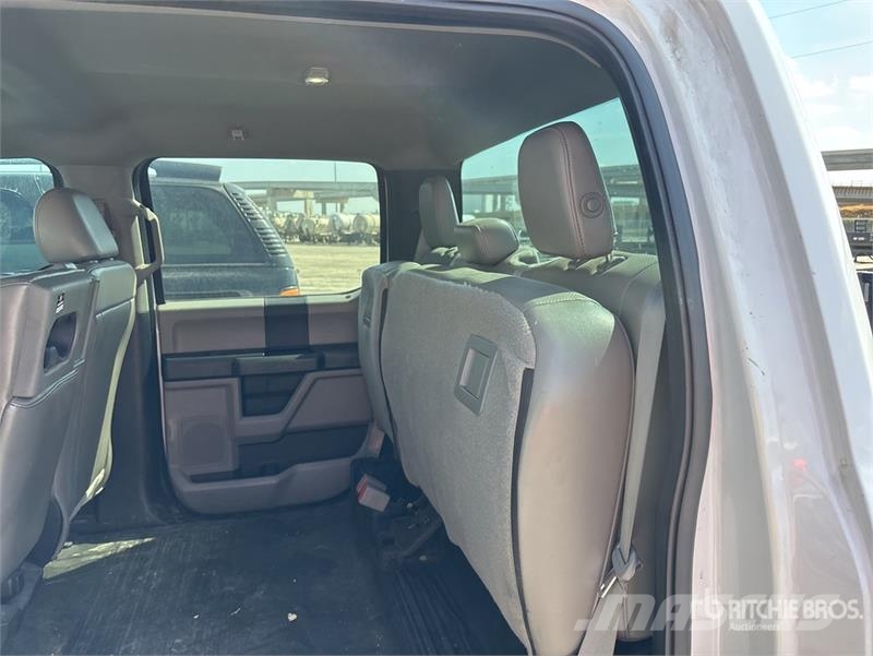 Ford F-150 XL 4x2 Crew Cab Pickup Furgoni altro