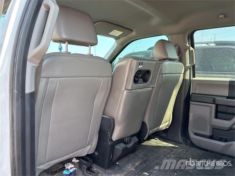 Ford F-150 XL 4x2 Crew Cab Pickup Furgoni altro
