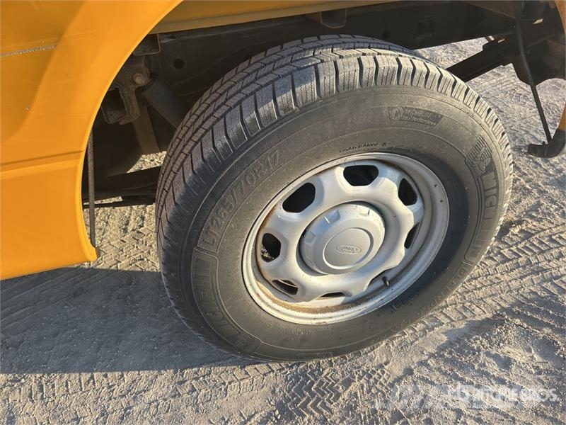 Ford F-150 XL 4x2 Crew Cab Pickup Ostalo