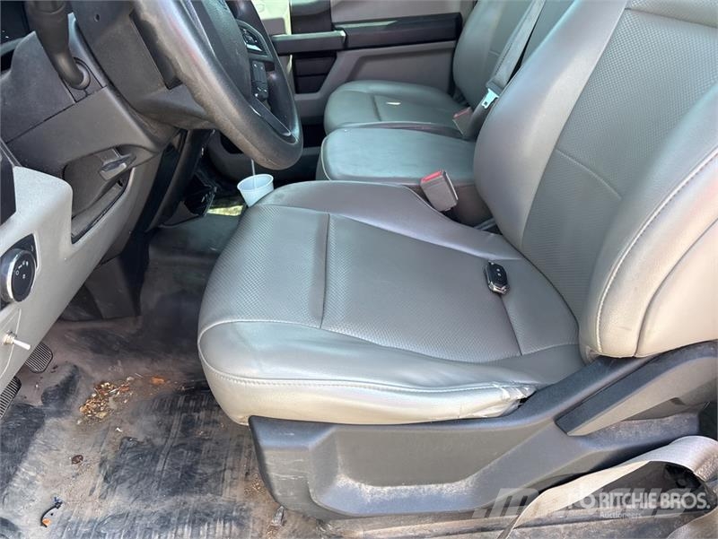 Ford F-150 XL 4x2 Crew Cab Pickup Furgoni altro