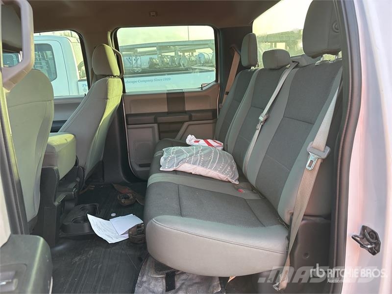 Ford F-150 XL 4x2 Crew Cab Pickup Otros