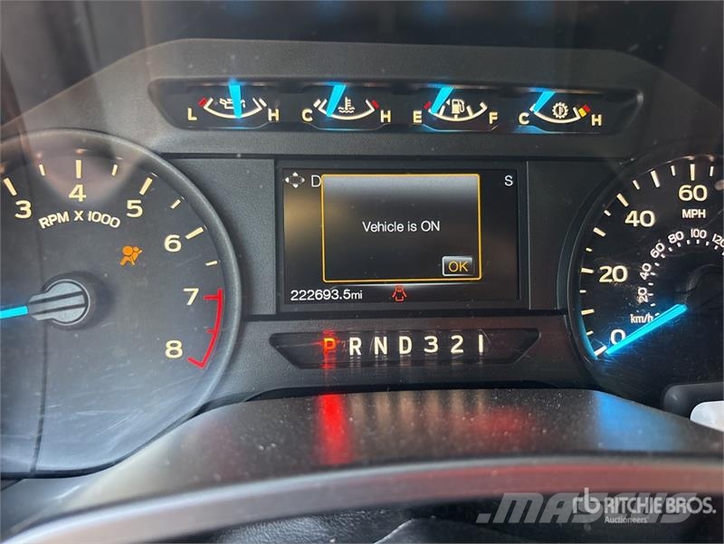 Ford F-150 XL 4x2 Crew Cab Pickup Otros