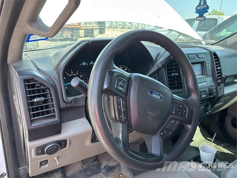 Ford F-150 XL 4x2 Crew Cab Pickup Furgoni altro