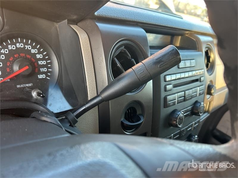 Ford F-150 XL 4x2 Crew Cab Pickup Ostalo