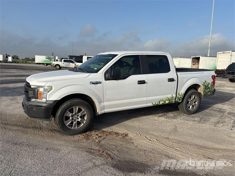 Ford F-150 XL 4x2 Crew Cab Pickup Furgoni altro