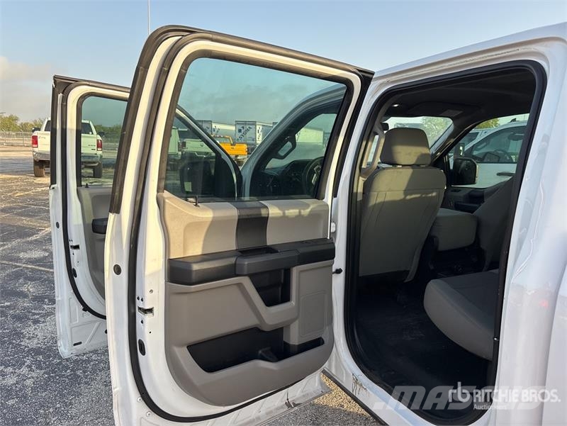 Ford F-150 XL 4x2 Crew Cab Pickup Інше