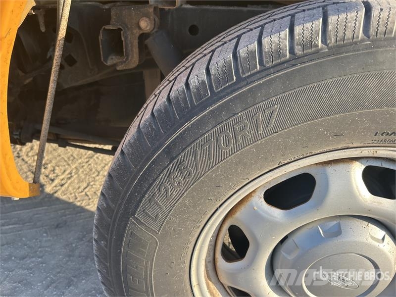 Ford F-150 XL 4x2 Crew Cab Pickup Ostalo
