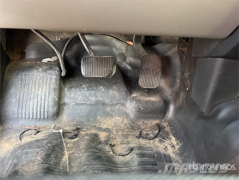 Ford F-150 XL 4x2 Crew Cab Pickup Otros