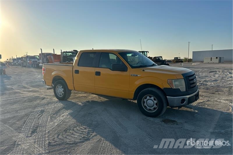 Ford F-150 XL 4x2 Crew Cab Pickup Ostalo