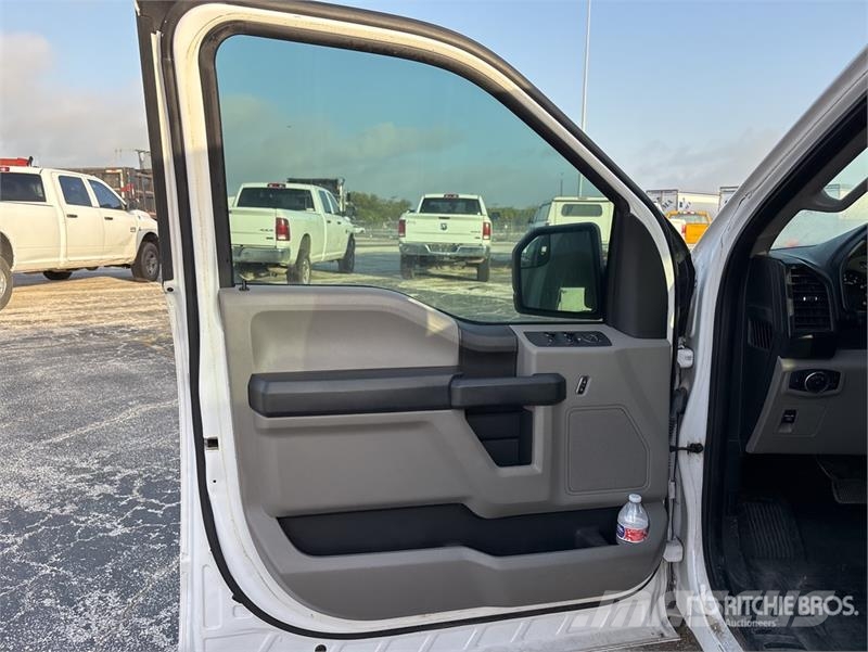 Ford F-150 XL 4x2 Crew Cab Pickup Інше