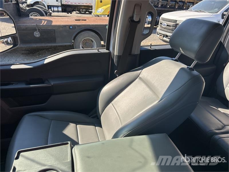 Ford F-150 XL 4x2 Crew Cab Pickup Ostalo