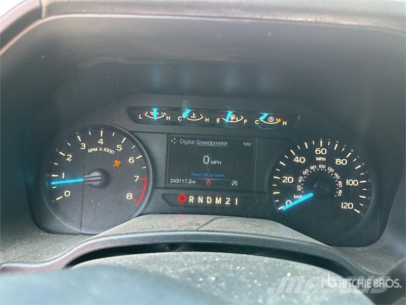Ford F-150 XL 4x2 Crew Cab Pickup Furgoni altro