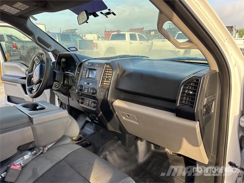 Ford F-150 XL 4x2 Crew Cab Pickup Інше
