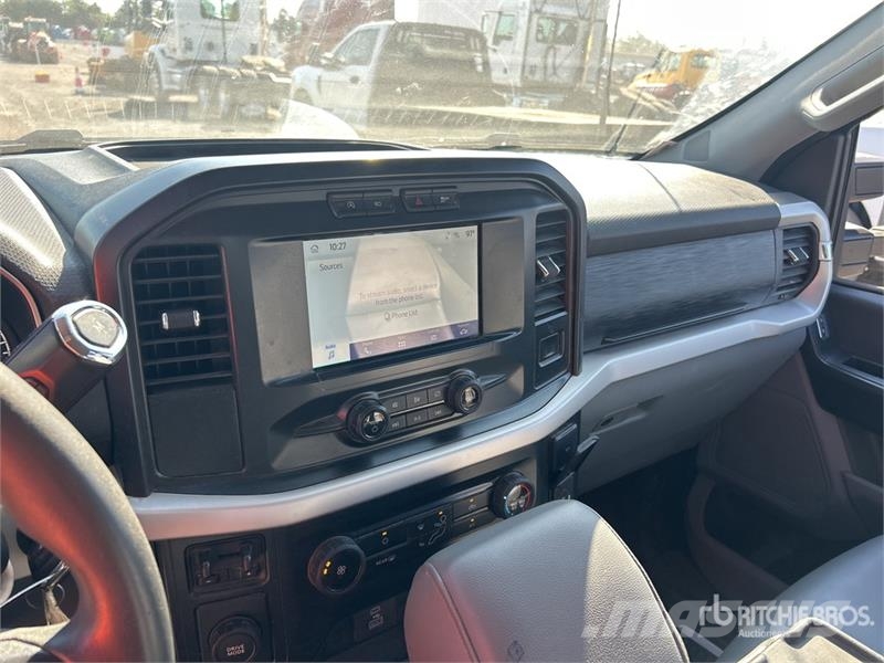 Ford F-150 XL 4x2 Crew Cab Pickup Ostalo