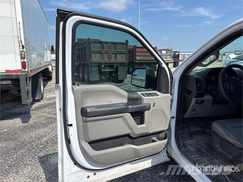 Ford F-150 XL 4x2 Crew Cab Pickup Furgoni altro