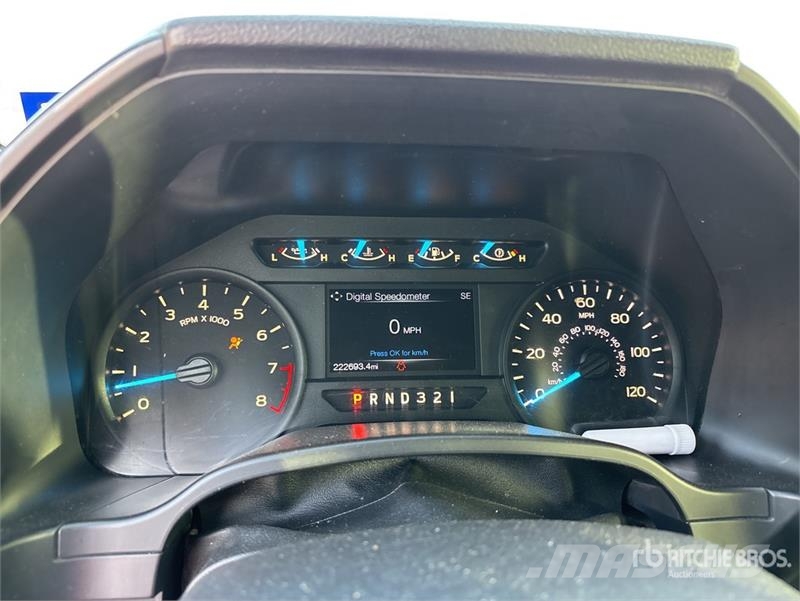 Ford F-150 XL 4x2 Crew Cab Pickup Otros