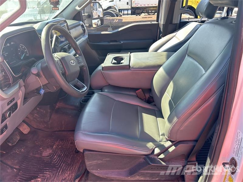 Ford F-150 XL 4x2 Crew Cab Pickup Ostalo