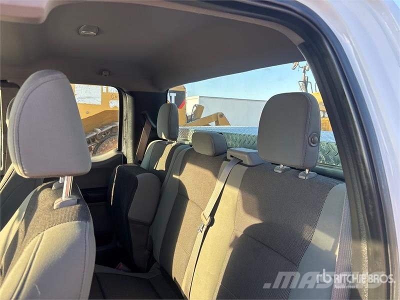 Ford F-150 XL 4x2 Extended Cab Pickup Други