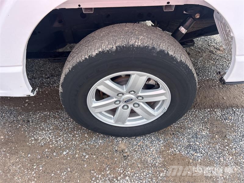 Ford F-150 XL 4x2 Extended Cab Pickup Autre fourgon / utilitaire