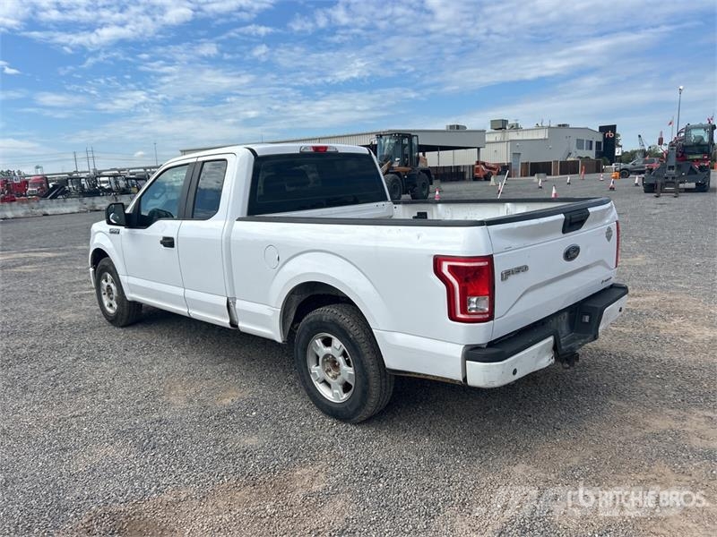 Ford F-150 XL 4x2 Extended Cab Pickup Autre fourgon / utilitaire