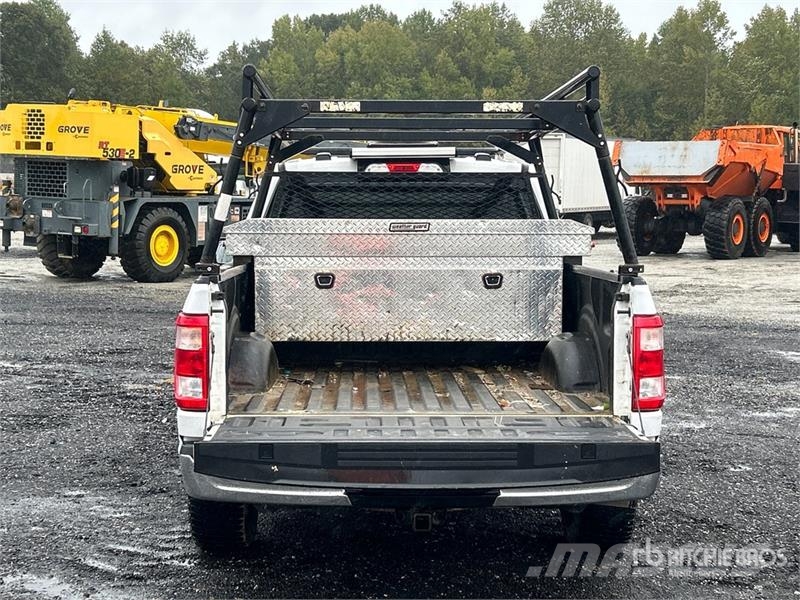 Ford F-150 XL 4x2 Extended Cab Pickup Diger