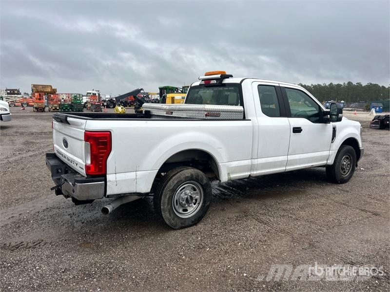 Ford F-150 XL 4x2 Extended Cab Pickup 其他