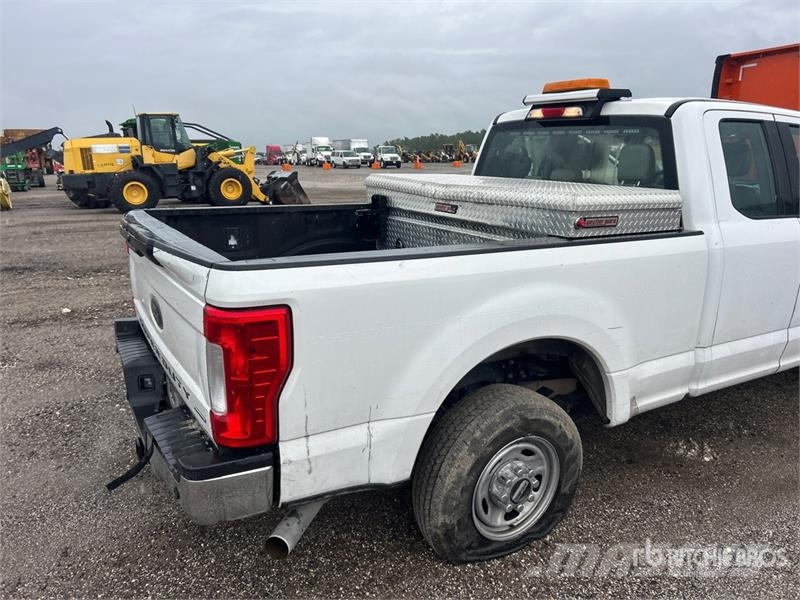 Ford F-150 XL 4x2 Extended Cab Pickup 其他