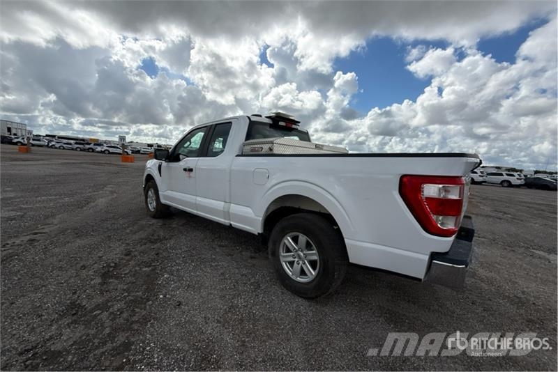 Ford F-150 XL 4x2 Extended Cab Pickup Diger