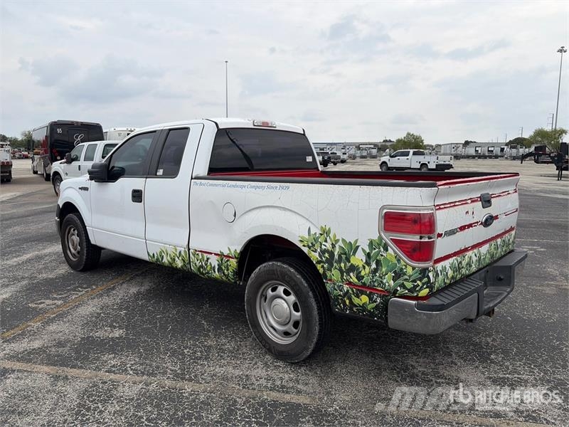 Ford F-150 XL 4x2 Extended Cab Pickup Další