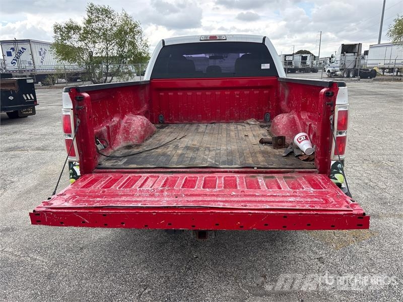 Ford F-150 XL 4x2 Extended Cab Pickup Egyéb