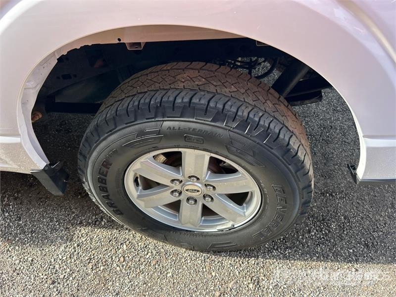 Ford F-150 XL 4x2 Extended Cab Pickup Iné