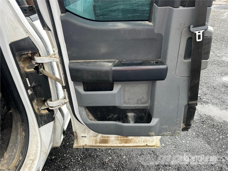 Ford F-150 XL 4x2 Extended Cab Pickup Diger