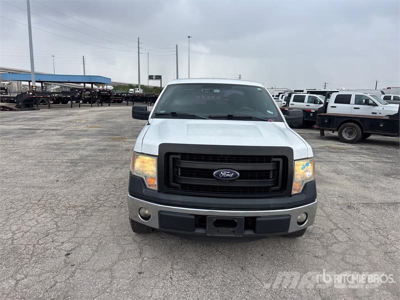 Ford F-150 XL 4x2 Extended Cab Pickup Egyéb