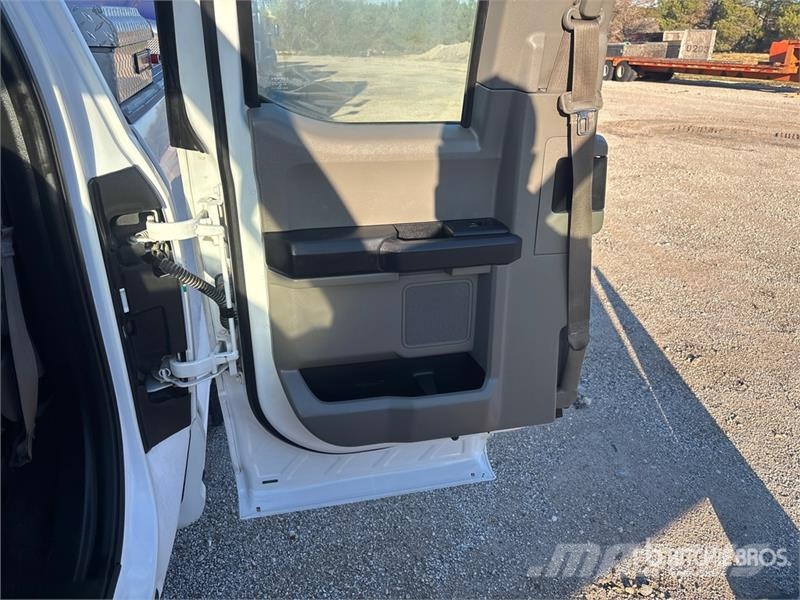 Ford F-150 XL 4x2 Extended Cab Pickup Други