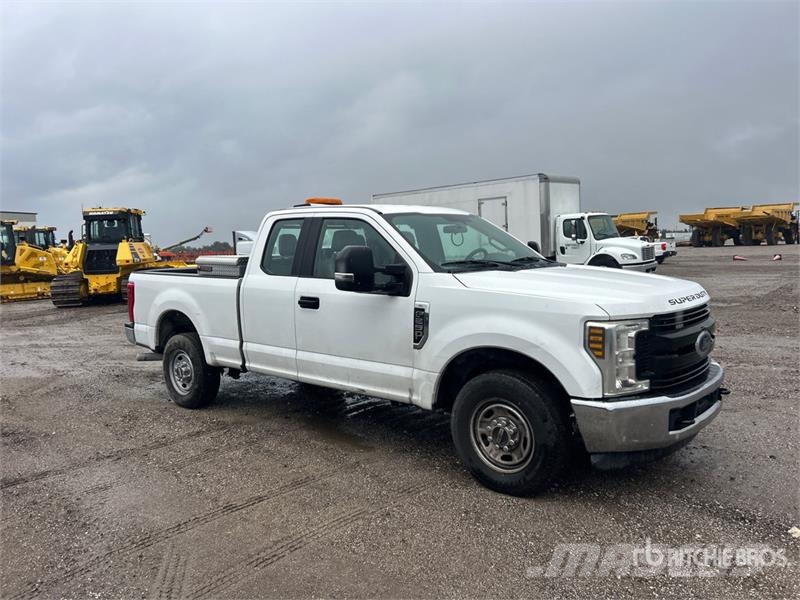 Ford F-150 XL 4x2 Extended Cab Pickup 其他