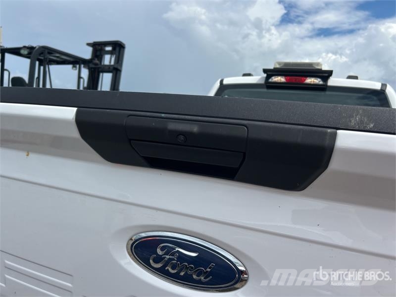 Ford F-150 XL 4x2 Extended Cab Pickup 其他