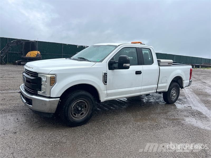 Ford F-150 XL 4x2 Extended Cab Pickup 其他