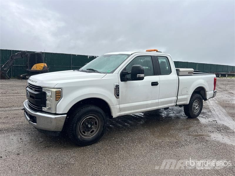 Ford F-150 XL 4x2 Extended Cab Pickup 其他
