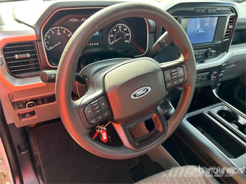 Ford F-150 XL 4x2 Extended Cab Pickup Iné