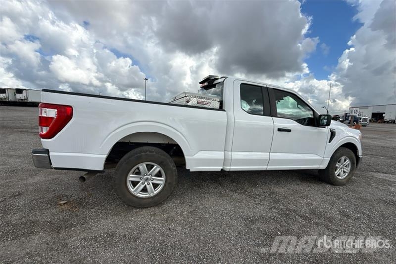 Ford F-150 XL 4x2 Extended Cab Pickup Diger