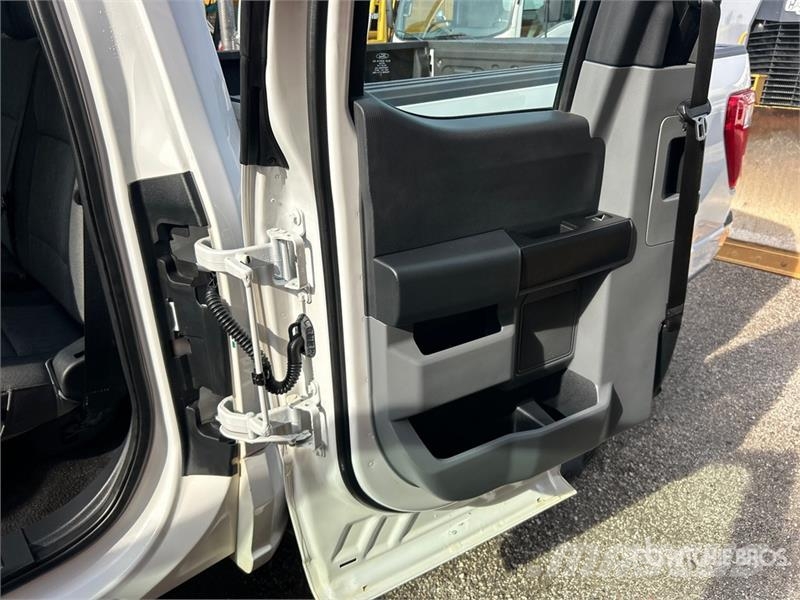 Ford F-150 XL 4x2 Extended Cab Pickup Iné