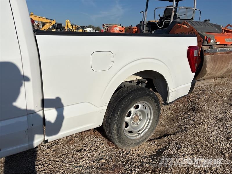 Ford F-150 XL 4x2 Extended Cab Pickup (Inoperable) Ostalo