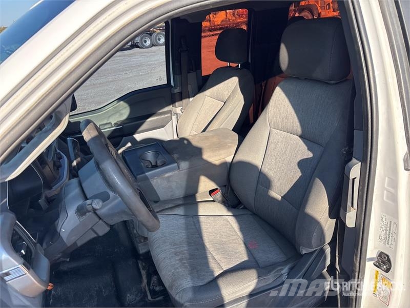 Ford F-150 XL 4x2 Extended Cab Pickup (Inoperable) Ostalo