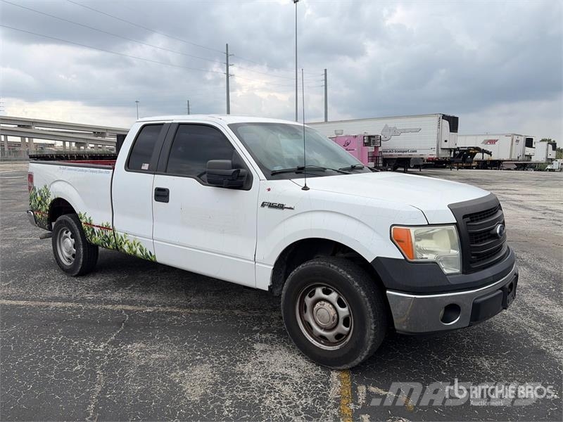 Ford F-150 XL 4x2 Extended Cab Pickup Další