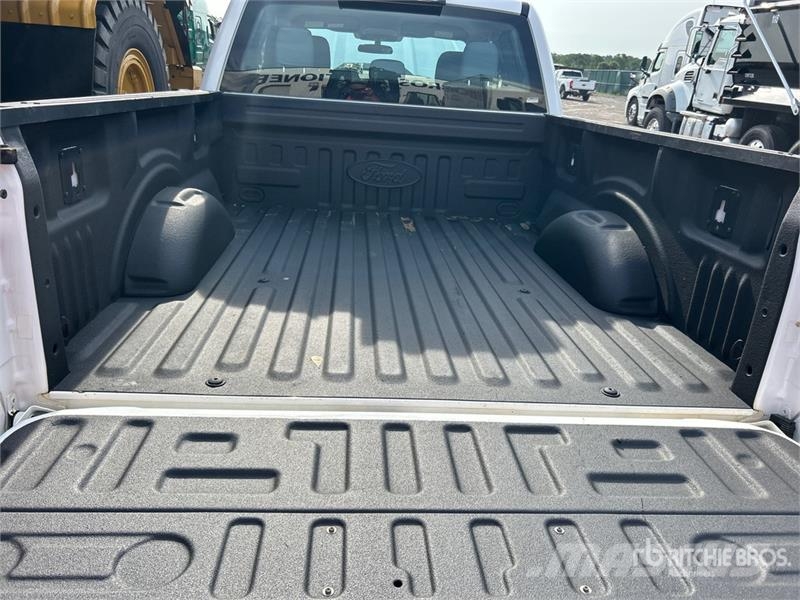 Ford F-150 XL 4x2 Extended Cab Pickup Iné