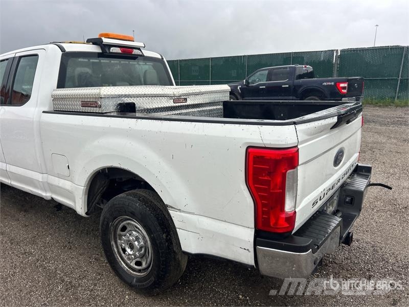 Ford F-150 XL 4x2 Extended Cab Pickup 其他