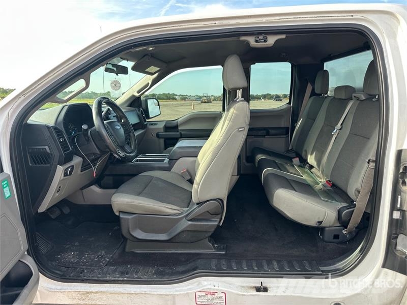 Ford F-150 XL 4x2 Extended Cab Pickup Egyéb