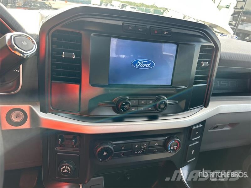 Ford F-150 XL 4x2 Extended Cab Pickup Iné