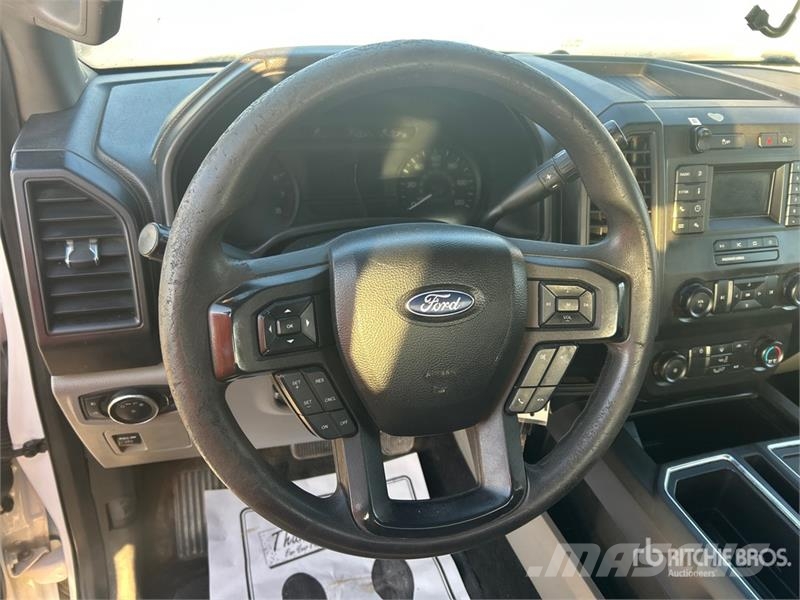 Ford F-150 XL 4x2 Extended Cab Pickup Други